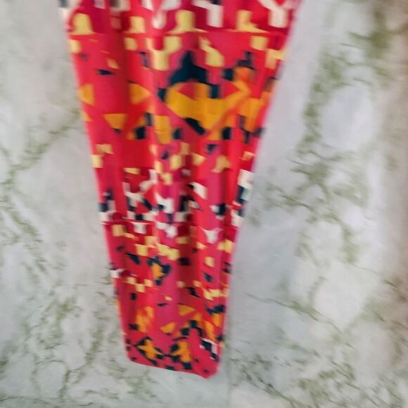 LuLaRoe Tall & Curvy Leggings - Picture 5 of 10